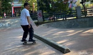 Senangnya Melepas Penat dengan Skateboard bersama Aditya