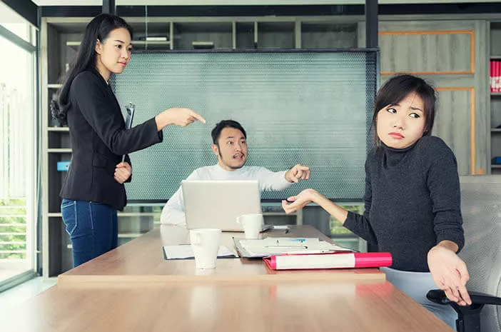 2 Cara Bijak Menyikapi Drama Kantor Tetap Profesional dan Fokus