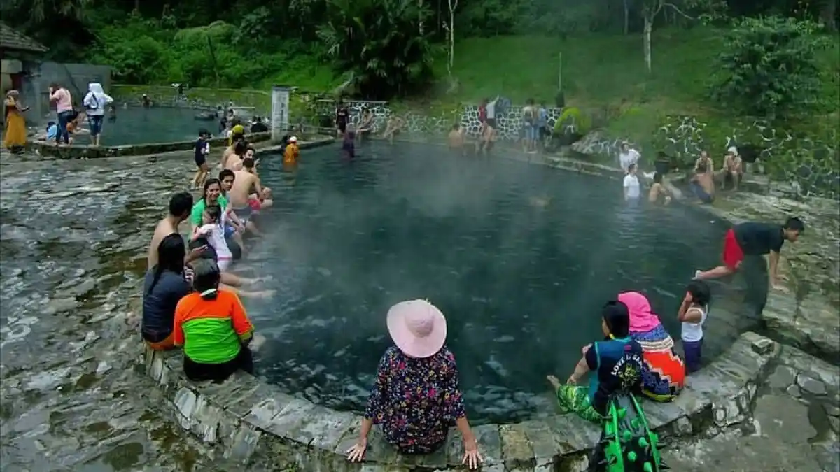 Pemandian Air Panas Terkenal di Indonesia, Wisata Hangat yang Bikin Badan Rileks